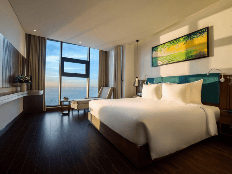 Maximilan Danang Beach Hotel